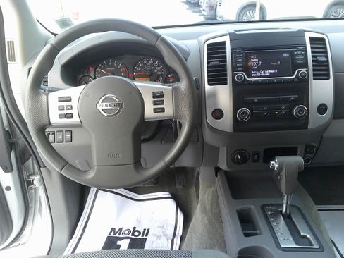 Used 2018 Nissan Frontier SV image 4