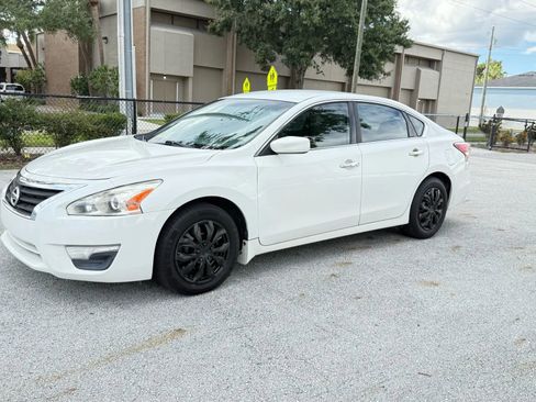 Used 2015 Nissan Altima 2.5 S w/ Power Driver Seat Package FWD image 2