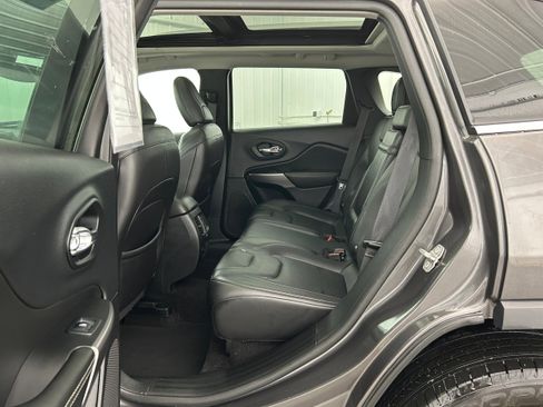 Used 2019 Jeep Cherokee Limited AWD/4WD image 30