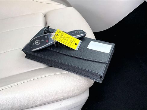 Used 2022 Mercedes-Benz GLB 250 image 16