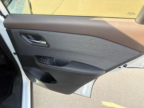 Used 2021 Nissan Rogue SV FWD image 33