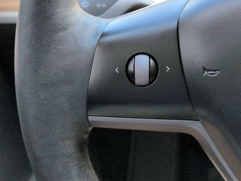 Used 2024 Tesla Model Y 2WD image 29