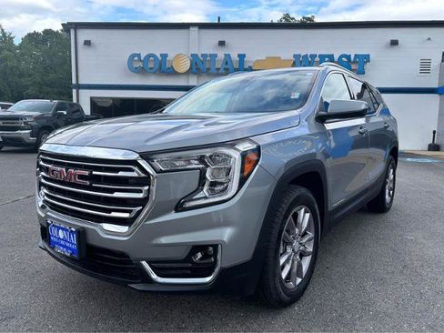 Used 2024 GMC Terrain SLT AWD/4WD image 2