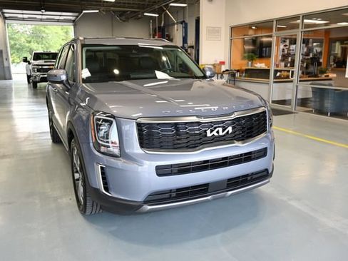 Used 2022 Kia Telluride S AWD/4WD image 3