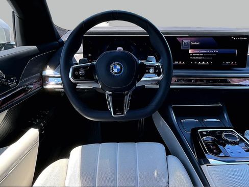 Certified 2025 BMW 750e xDrive w/ Executive Package AWD/4WD image 5