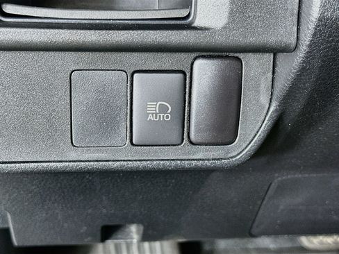 Used 2019 Toyota Tacoma SR RWD image 16