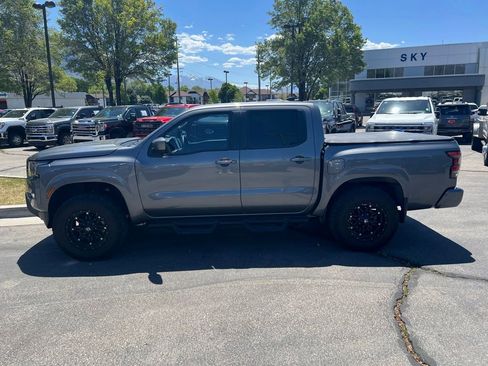 Used 2022 Nissan Frontier SV AWD/4WD image 11