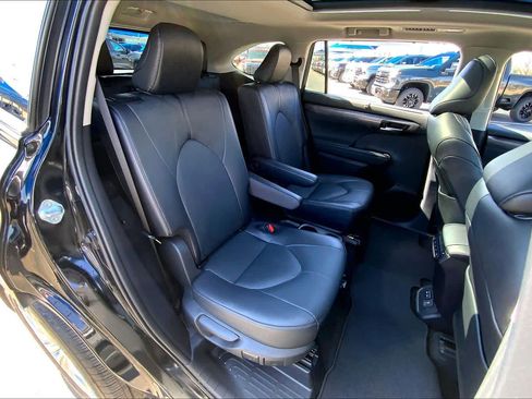 Used 2024 Toyota Highlander Platinum image 20