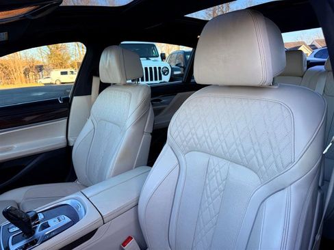 Used 2018 BMW 750i image 37
