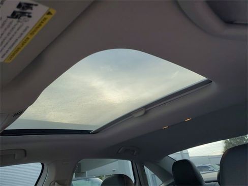 Used 2019 Volkswagen Jetta SEL Premium image 29