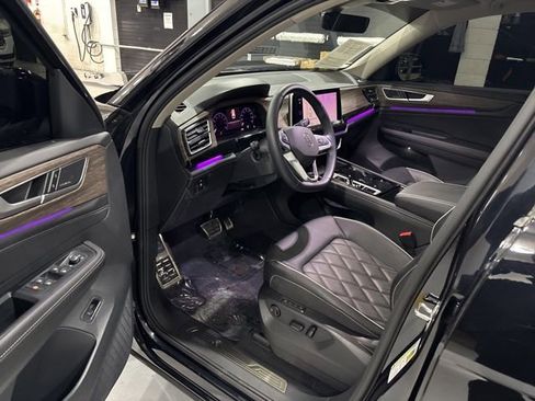 Used 2025 Volkswagen Atlas SEL Premium R-Line image 14