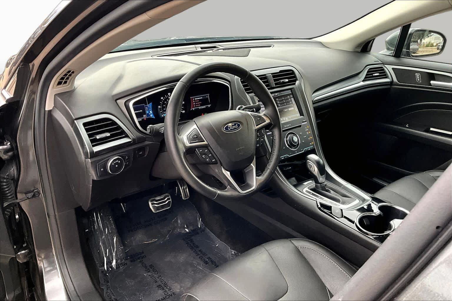 Used 2015 Ford Fusion Titanium FWD image 18