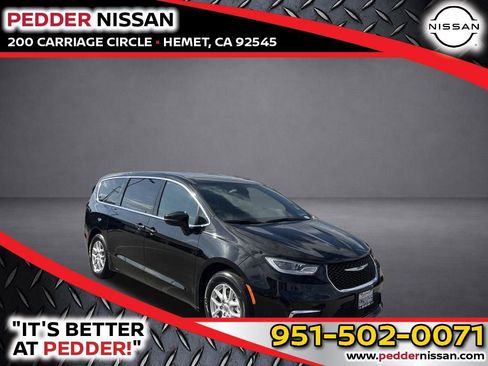 Used 2024 Chrysler Pacifica Touring FWD image 1