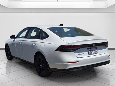 Certified 2025 Honda Accord SE image 9