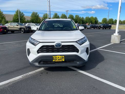 Used 2024 Toyota RAV4 XLE AWD/4WD image 8