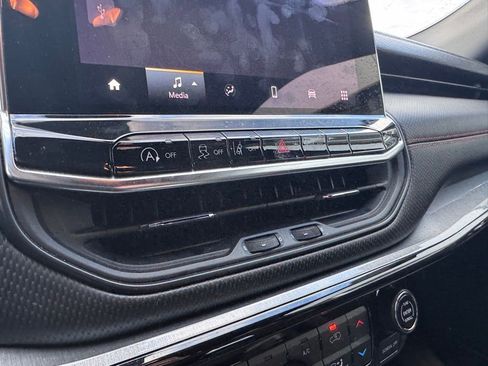 Used 2023 Jeep Compass Trailhawk image 16