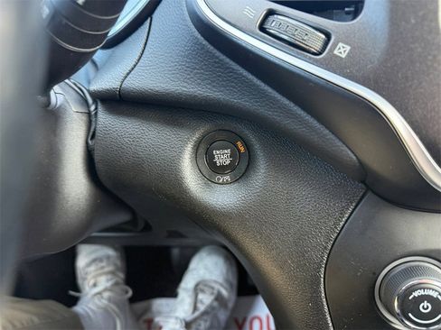 Used 2019 Jeep Cherokee Trailhawk image 29