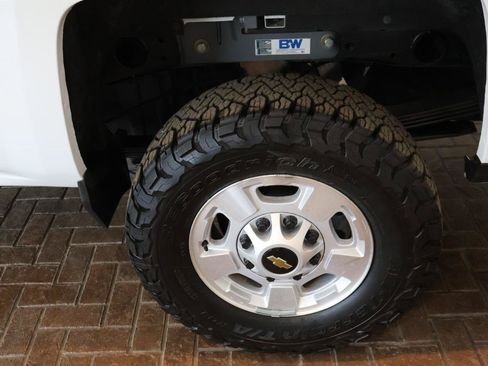 Used 2019 Chevrolet Silverado 2500 LT AWD/4WD image 9