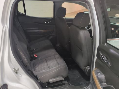 Used 2018 GMC Acadia SLE FWD image 12