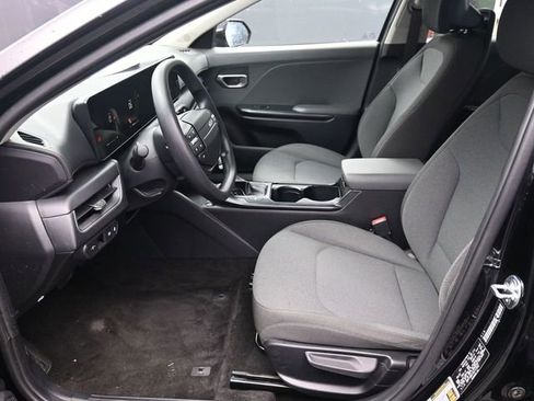 Used 2025 Kia K4 LXS image 19