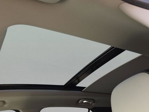 Used 2018 Chevrolet Equinox Premier image 21