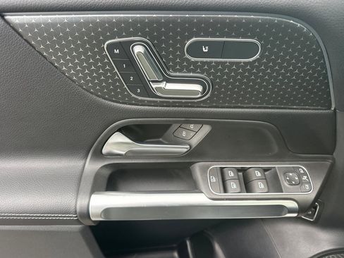 Certified 2025 Mercedes-Benz GLB 250 image 11