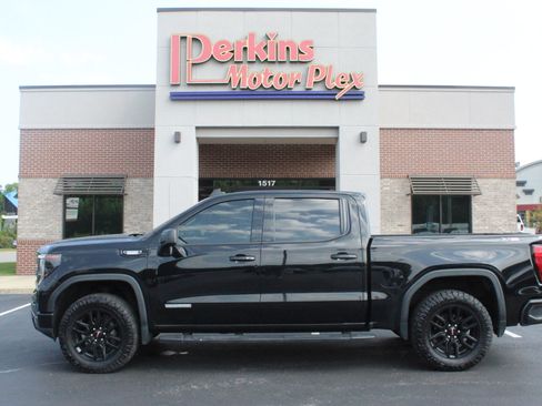 Used 2022 GMC Sierra 1500 Elevation w/ LPO, Elevation Black Package AWD/4WD image 11