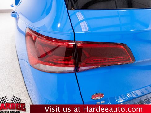 Used 2023 Volkswagen Taos SE w/ Panoramic Sunroof Package FWD image 9