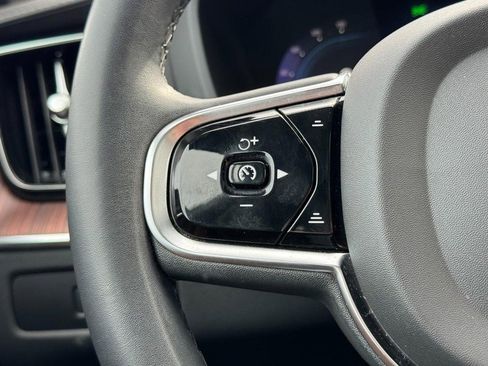 Used 2023 Volvo XC60 B5 Ultimate image 18