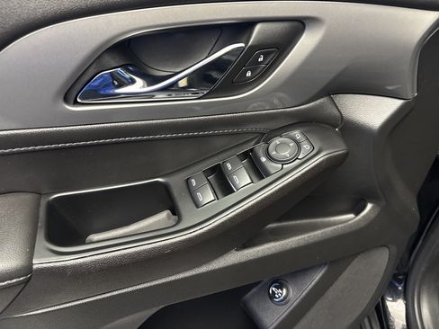 Used 2023 Chevrolet Traverse LT FWD image 10