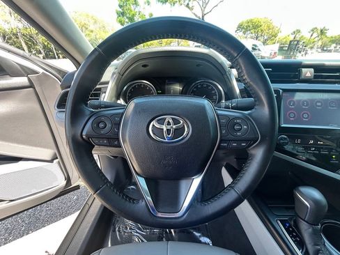 Used 2019 Toyota Camry SE w/ Convenience Package image 15