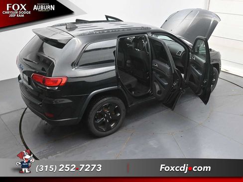 Used 2018 Jeep Grand Cherokee Laredo AWD/4WD image 41
