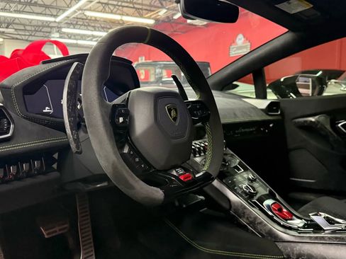 Used 2018 Lamborghini Huracan Performante image 5