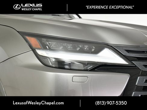 Used 2023 Lexus LX 600 4WD w/ Luxury Package image 3