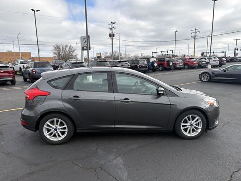 Used 2018 Ford Focus SE w/ Cold Weather Package image 9
