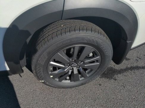 New 2025 Nissan Pathfinder SV w/ SV Premium Package image 8