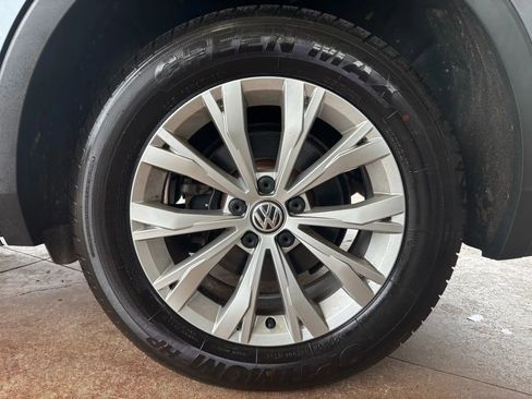 Used 2018 Volkswagen Tiguan S image 25