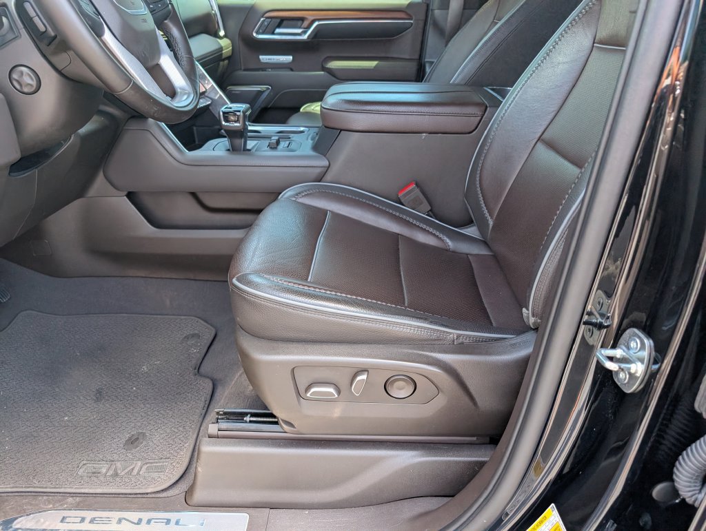 Used 2023 GMC Sierra 1500 Denali w/ Technology Package AWD/4WD image 11
