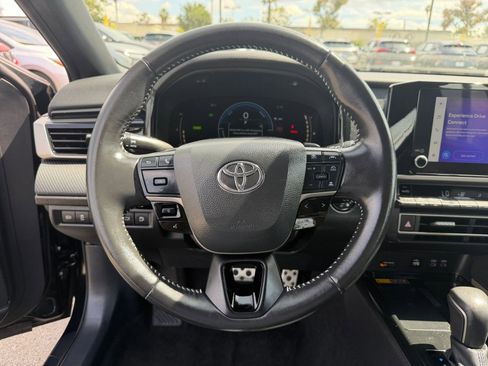 Used 2025 Toyota Camry SE image 28