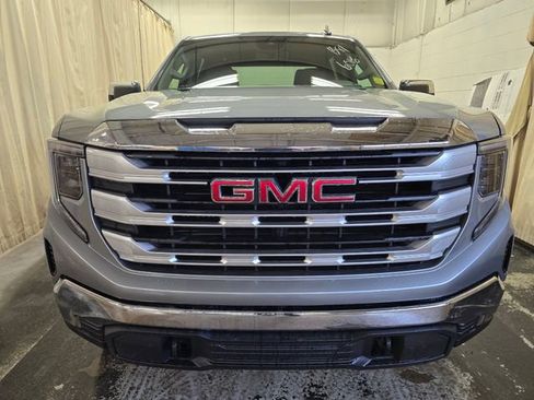 New 2026 GMC Sierra 1500 SLE image 2