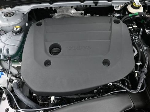 New 2026 Volvo XC40 B5 Plus w/ Protection Package Premier AWD/4WD image 34