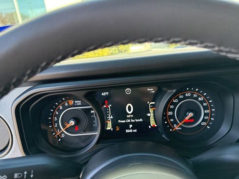 Used 2025 Jeep Gladiator Willys image 6