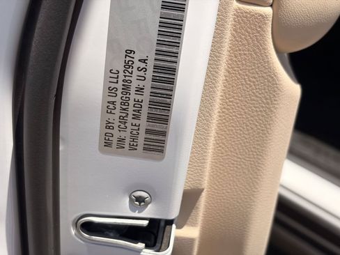 Used 2021 Jeep Grand Cherokee L Limited w/ Luxury Tech Group II AWD/4WD image 31
