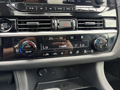 Used 2025 Nissan Pathfinder Platinum AWD/4WD image 17
