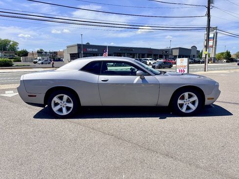 Used 2014 Dodge Challenger SXT RWD image 7