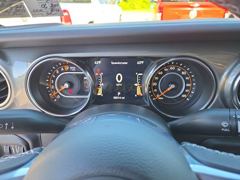 Used 2021 Jeep Gladiator Overland w/ Cold Weather Group AWD/4WD image 25