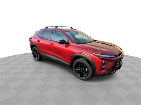 Used 2024 Chevrolet Trax ACTIV w/ Sunroof Package image 2