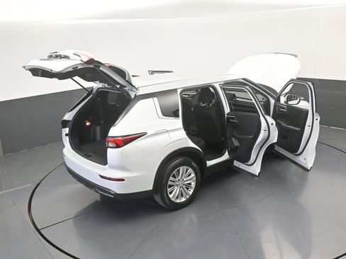 Used 2023 Mitsubishi Outlander ES image 68