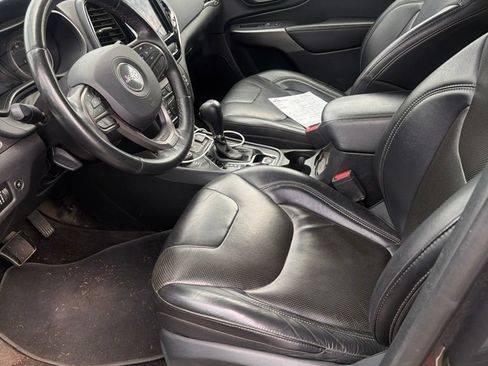 Used 2019 Jeep Cherokee Limited AWD/4WD image 5