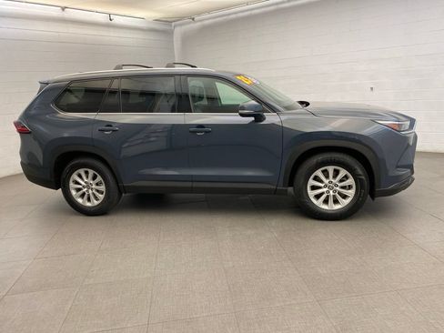 Used 2025 Toyota Grand Highlander AWD image 9